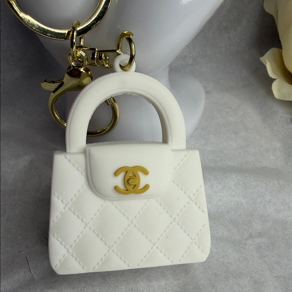 White and Gold Key & Card Holder - Picture 3 of 5